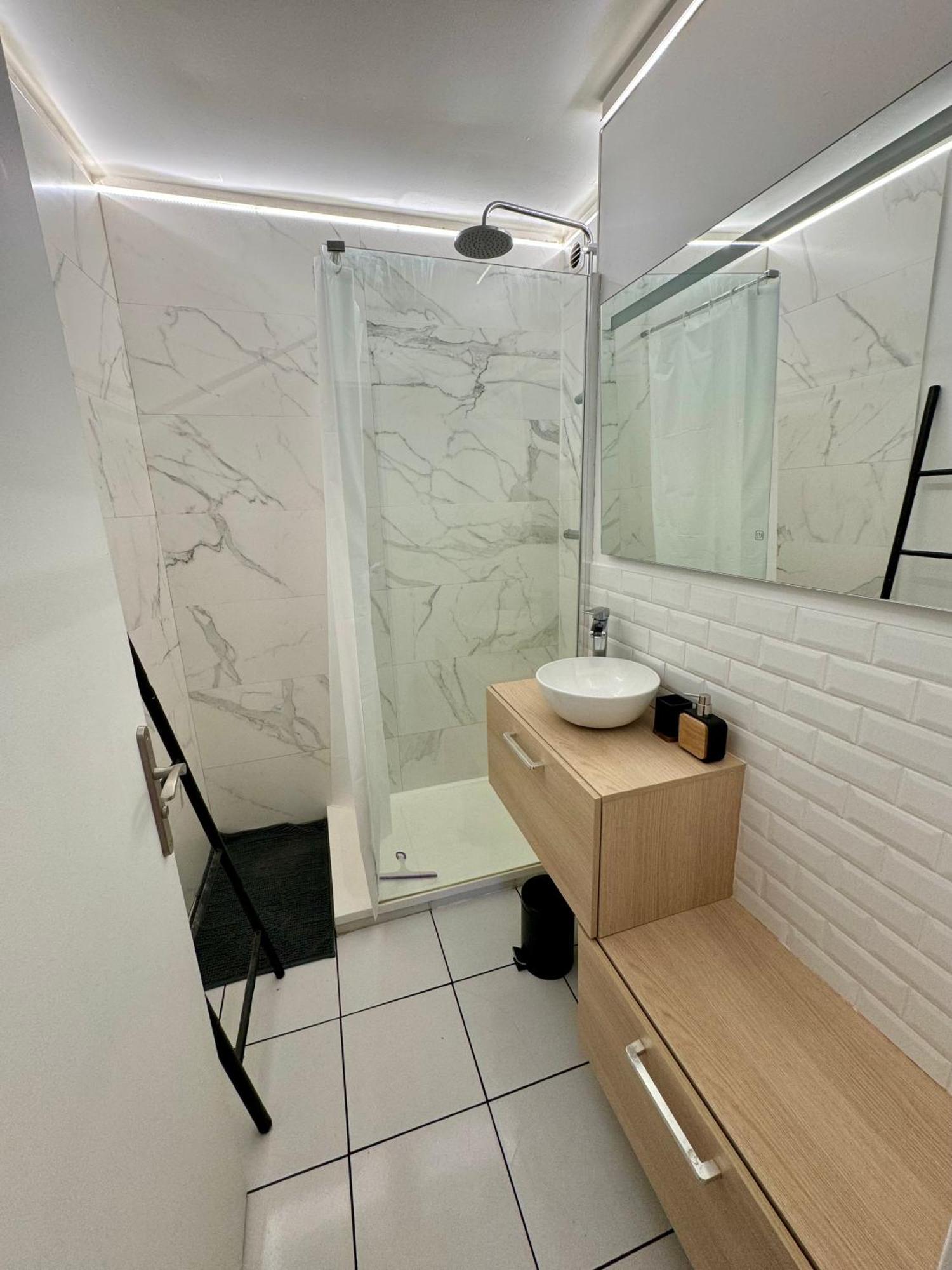 Agreable T3 Idealement Situe Mende Extérieur photo